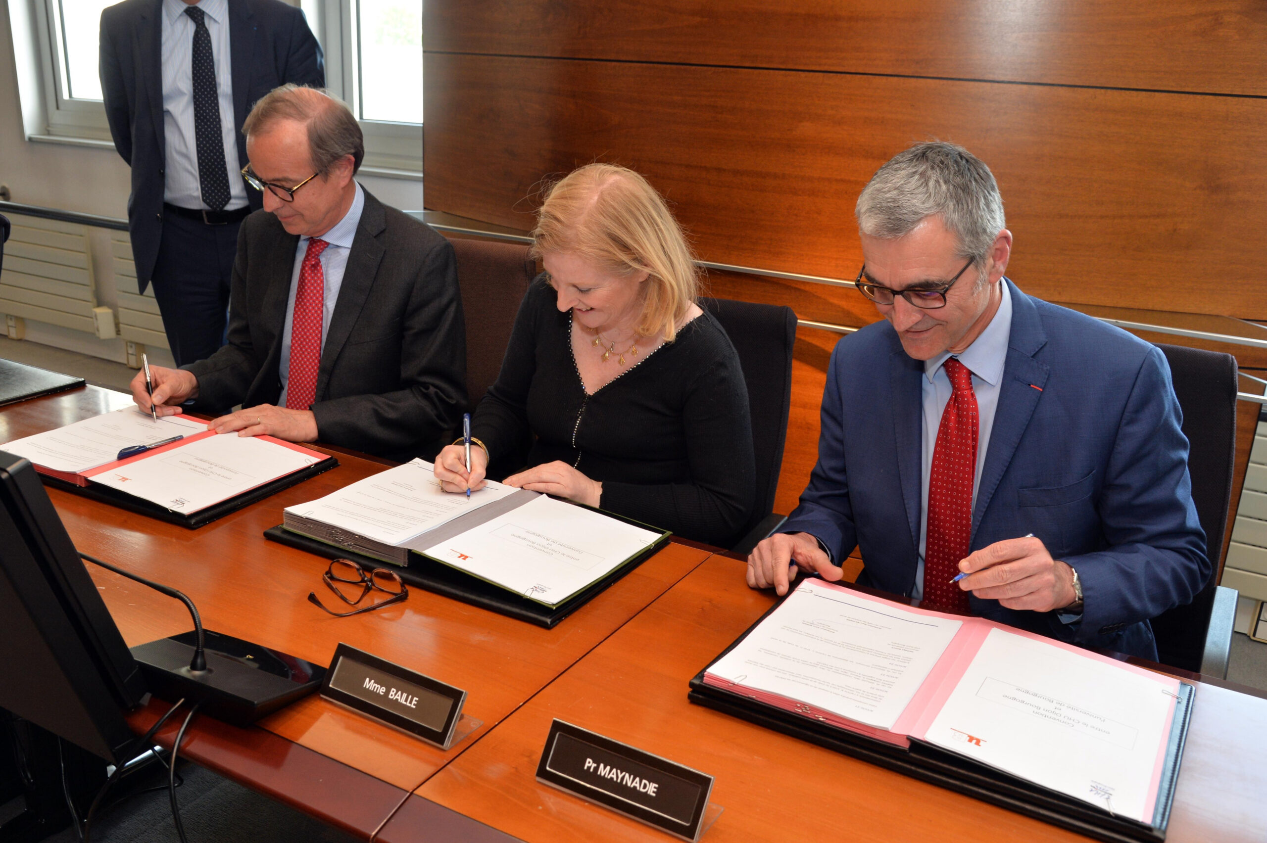 Signature de la convention hospitalo-universitaire entre le CHU et l’uB