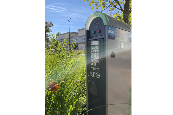 Des bornes de recharge pour voitures électriques : un nouveau service à l’uB