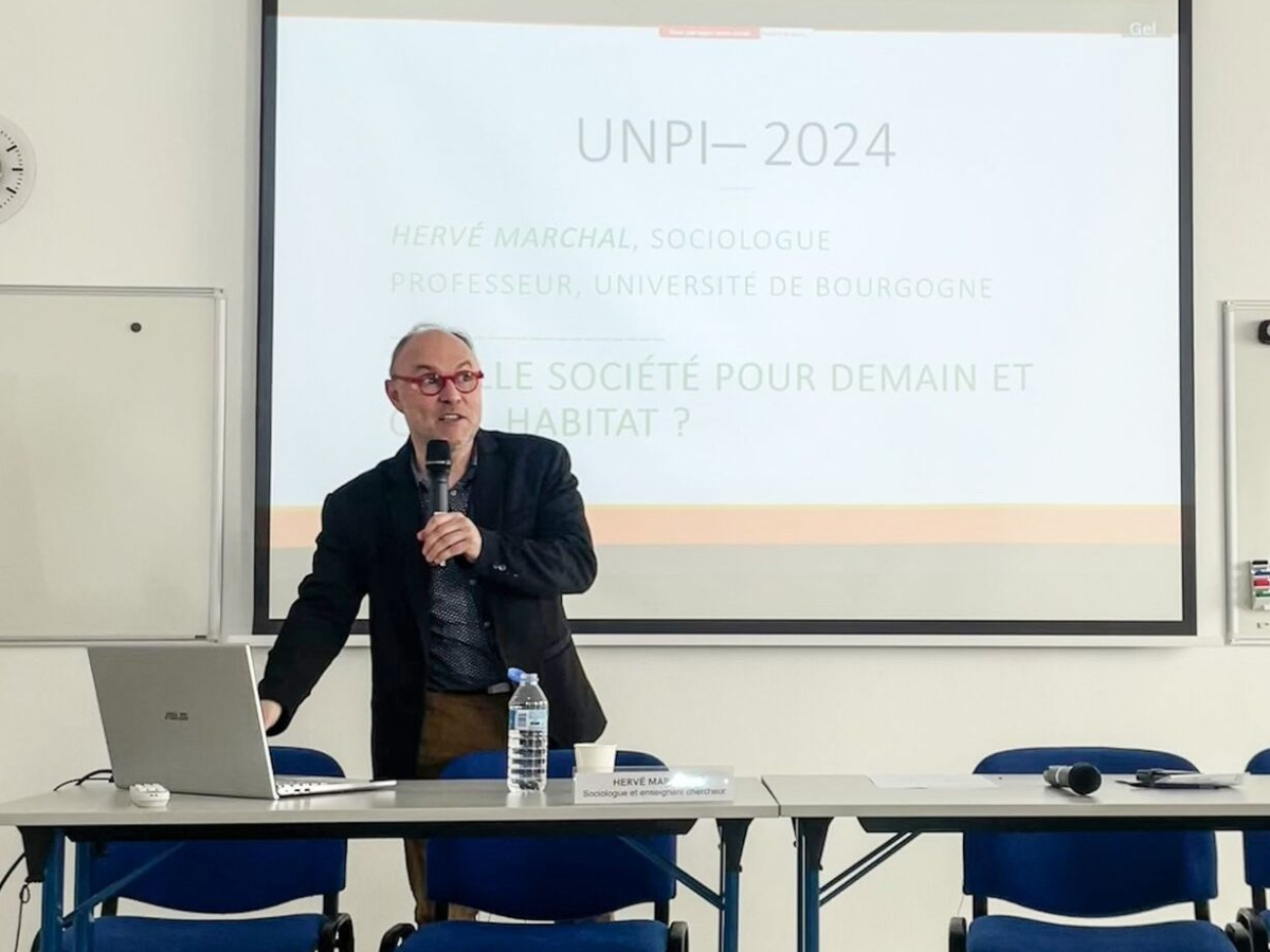 Conférence d’Hervé Marchal, professeur de sociologie à l’uB, sur les logements du futur