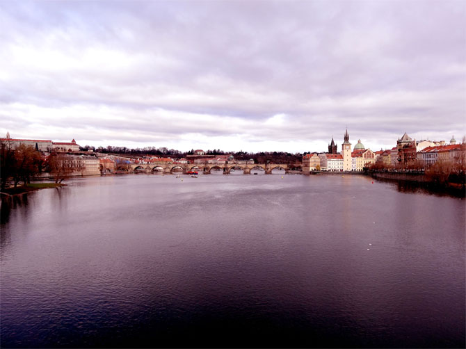 En traversant la Vltava.