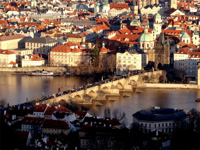 Vue aérienne du Pont Charles de Prague.