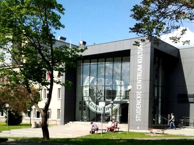 Mon université d'origine : Centre étudiant de la culture à Opole en Pologne.