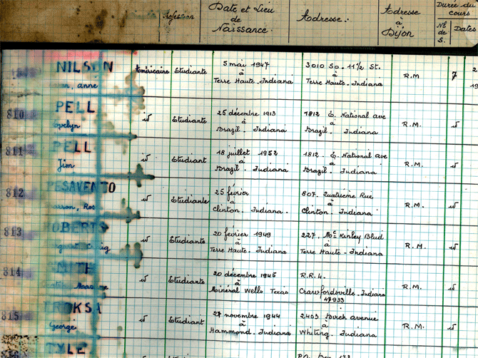 Extrait du registre des inscriptions de Cours international de vacances de l’été 1967, endommagé par une inondation qui a eu lieu à la Maison de l’Université.