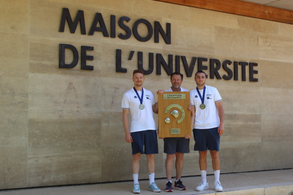 Arthur Pecaud et Mathis Jaffiol, deux étudiants de l’uB ont contribué au titre de Champion de France du club Dijon Métropole Handball